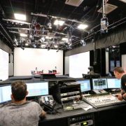 Il routing e l'elaborazione del segnale di Riedel nel nuovo ObVan UHD5 di Betamobil