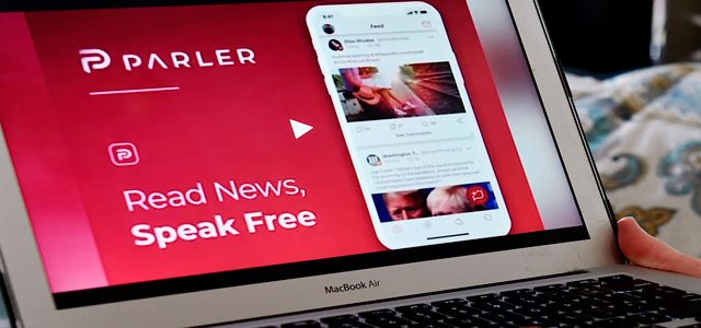 Parler, il social dei trumpiani è off line